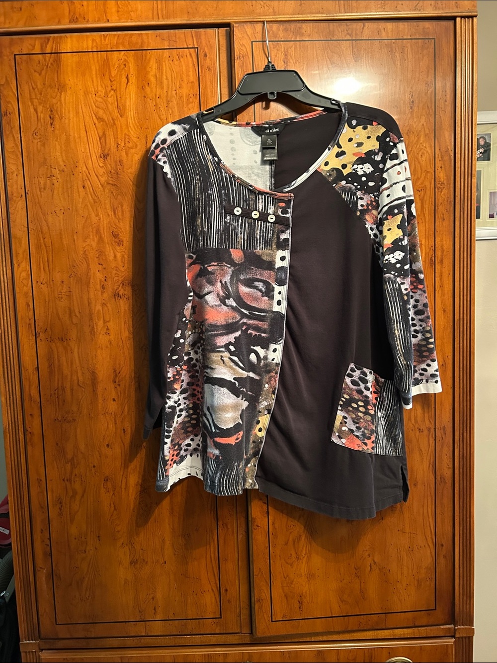Ali Miles Black Mixed-Print Button Accent Tunic